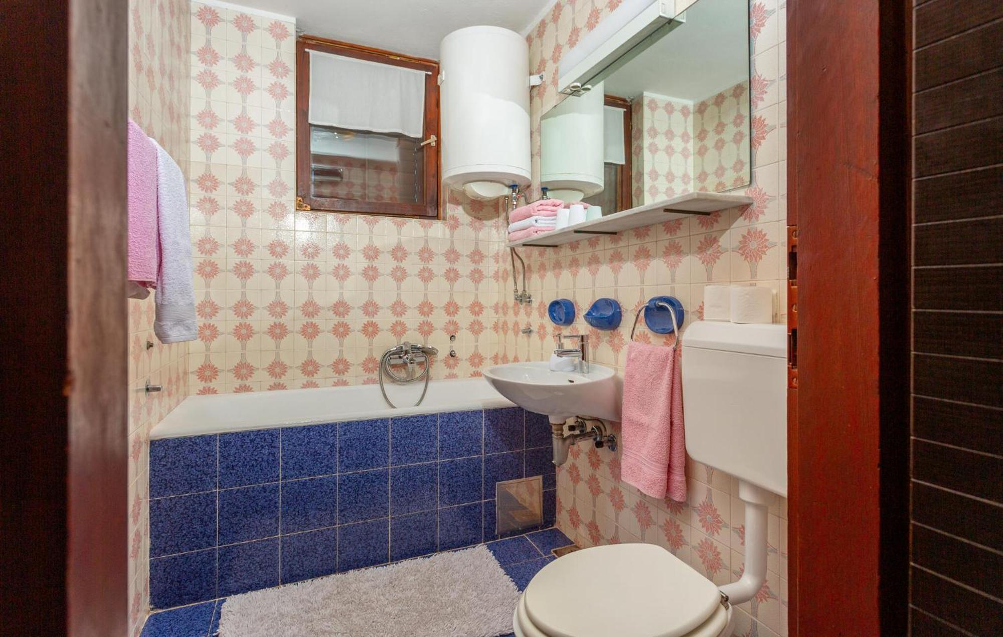 3 Bedroom Stunning Apartment In Krk Krk Town Exterior photo